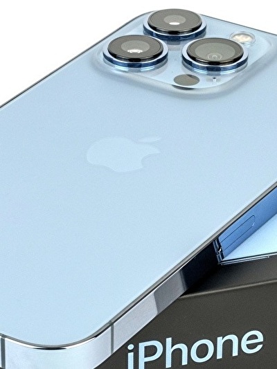 Apple iPhone 13